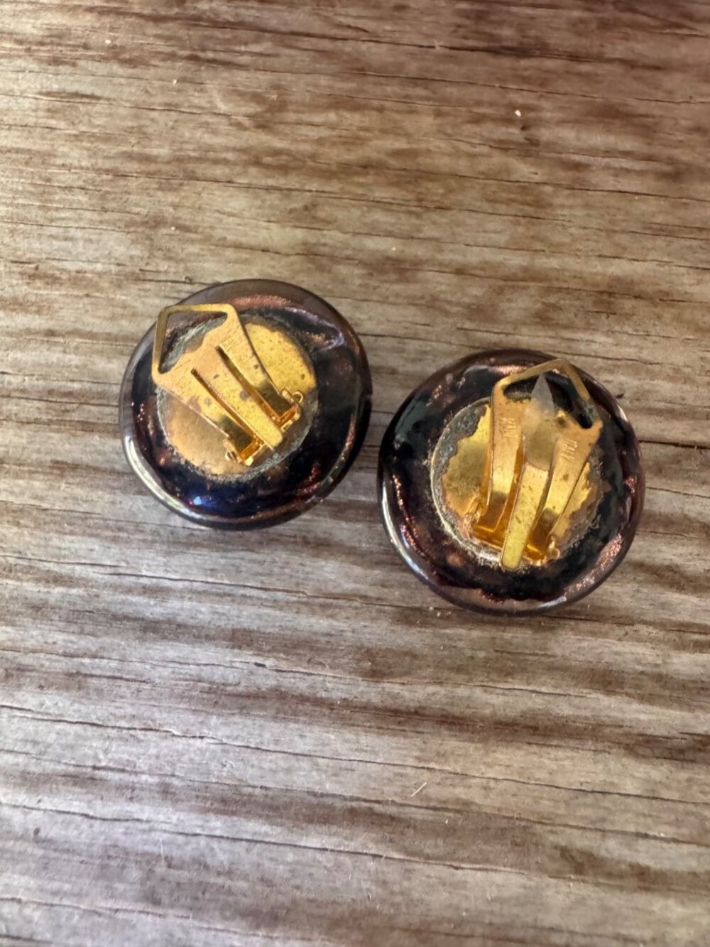Vintage Italy Clip On Earrings Brown Copper Art Glass Dome Gold Tone Round - Picture 4 of 5